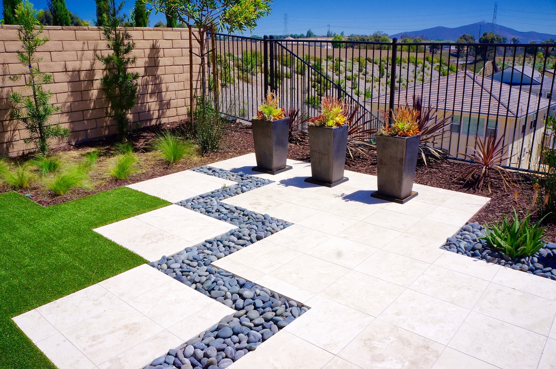 Garden landscape design with paver detail in San Diego