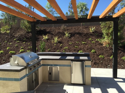 Built-in outdoor grill and appliances